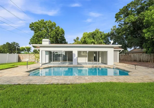 2nd image of 3276 Fox Hill Dr, Clearwater, FL 33761 | MLS# TB8543020