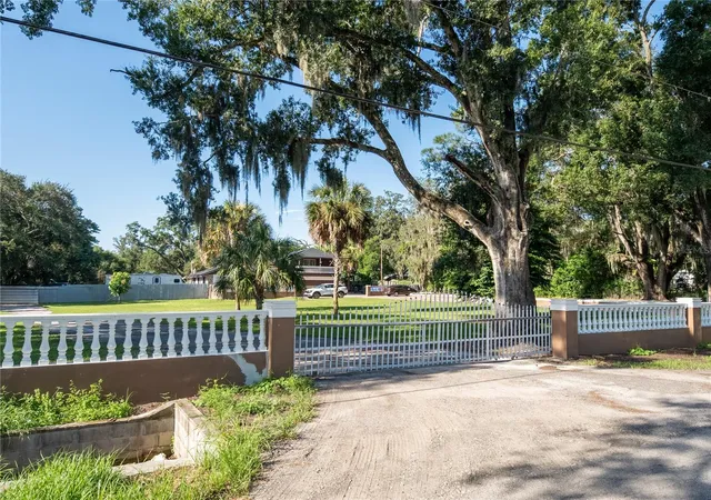 Photo 4 of Single family home for sale at 9613 Six Mile Crk Rd, Tampa, FL 33610 | MLS# TB8543025 | Listing updated on 2026-09-04
