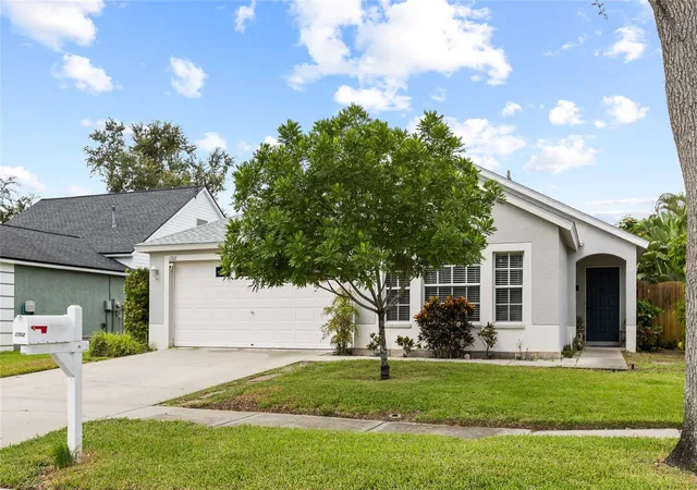 Photo 2 of Single family home for sale at 1702 Meadow Oak Ln, Tarpon Springs, FL 34689 | MLS# TB8543027 | Listing updated on 2026-08-31