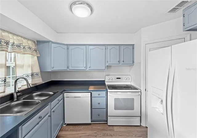 Photo 4 of Condo for sale at 1920 E Edgewood Dr #K9, Lakeland, FL 33803 | MLS# TB8543030 | Listing updated on 2026-09-18