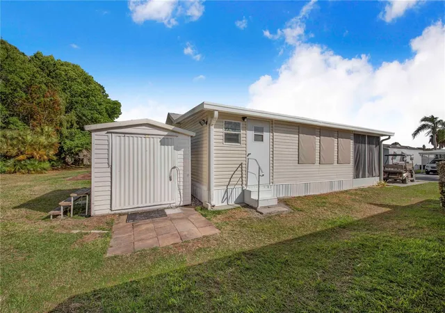 Photo 4 of Manufactured home for sale at 475 Pine Loop, Frostproof, FL 33843 | MLS# L4964615 | Listing updated on 2026-08-28