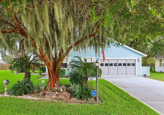 Photo 2 of Single family home for sale at 1607 Selkirk Dr, Leesburg, FL 34788 | MLS# G5117038 | Listing updated on 2026-09-28