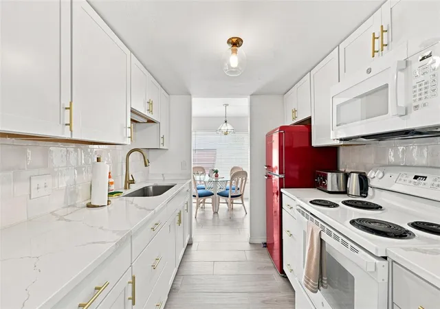 Listing Photo 5 - Condo for sale in building located at 4215 E Bay Dr, Clearwater, FL 33764 - Unit #1403