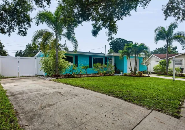 Photo 3 of Single family home for sale at 9029 Leisure Ln N, Largo, FL 33773 | MLS# TB8543048 | Listing updated on 2026-10-08