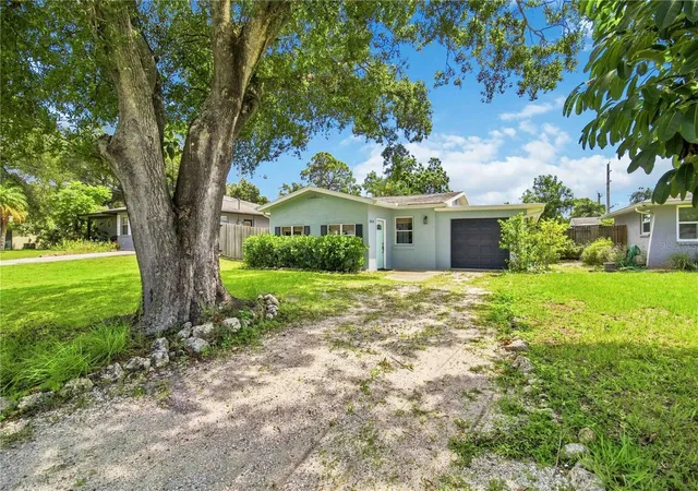 Photo 1 of Single family home for sale at 2924 Hillview St, Sarasota, FL 34239 | MLS# A4704237 | Listing updated on 2026-08-28