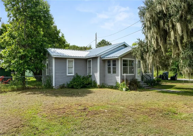 Photo 3 of Single family home for sale at 309 3rd Street, Fort Meade, FL | MLS# L4964617 | Listing updated on 2026-09-16
