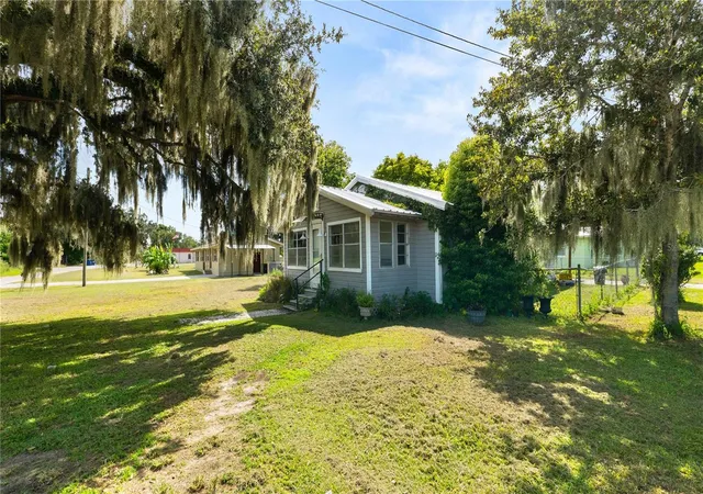 Photo 3 of Single family home for sale at 309 3rd Street, Fort Meade, FL | MLS# L4964617 | Listing updated on 2026-09-16