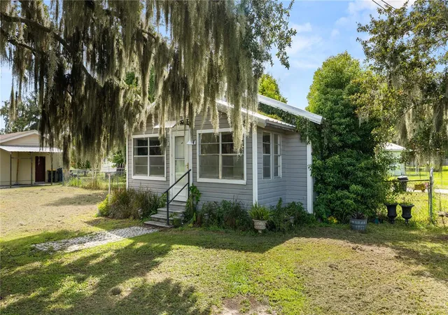 Photo 4 of Single family home for sale at 309 3rd Street, Fort Meade, FL | MLS# L4964617 | Listing updated on 2026-09-16