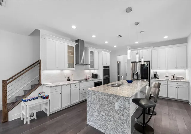 3rd image of 2425 Foggy Creek Cir, Clearwater, FL 33764 | MLS# TB8543055