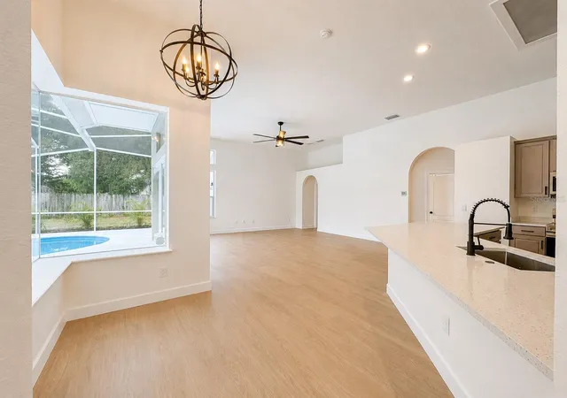 Photo 3 of Single family home for sale at 2532 Bellwood Dr, Brandon, FL 33511 | MLS# W7888969 | Listing updated on 2026-09-26
