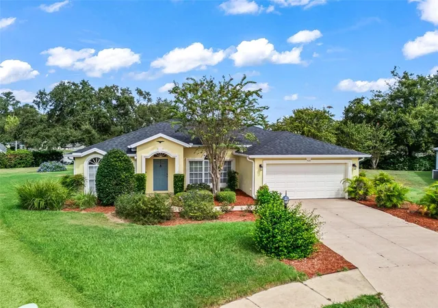 Photo 3 of Single family home for sale at 5123 Grove Manor, Lady Lake, FL 32159 | MLS# G5117040 | Listing updated on 2026-09-14