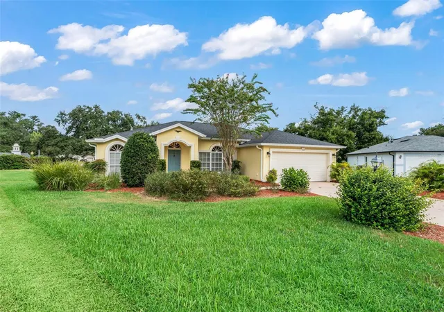 Photo 3 of Single family home for sale at 5123 Grove Manor, Lady Lake, FL 32159 | MLS# G5117040 | Listing updated on 2026-09-14
