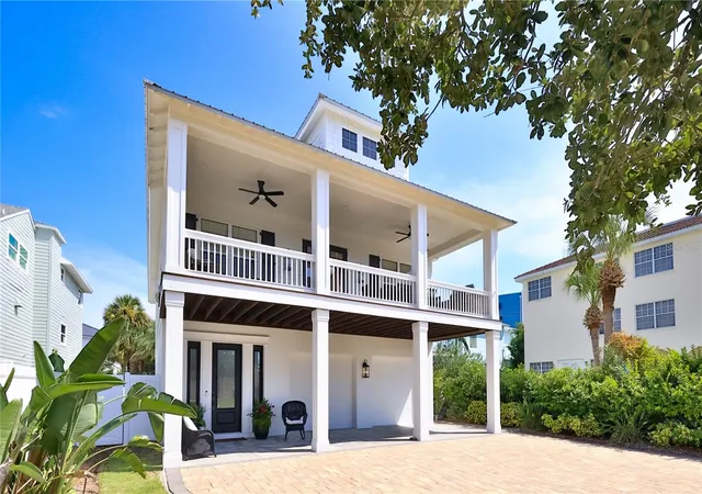 Photo 3 of Single family home for sale at 818 Ocean Ave, New Smyrna Beach, FL 32169 | MLS# NS1089116 | Listing updated on 2026-09-23