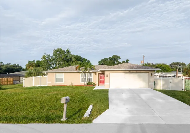 Photo 2 of Single family home for sale at 3147 Lobelia Rd, Venice, FL 34293 | MLS# A4704238 | Listing updated on 2026-08-30