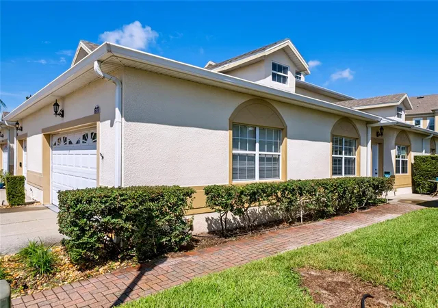 Photo 2 of Townhouse for sale at 17313 Chateau Pine Wy, Clermont, FL 34711 | MLS# R4911897 | Listing updated on 2026-09-05