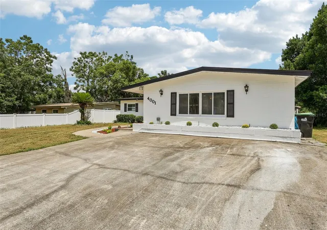 Photo 2 of Single family home for sale at 4001 Timber Trl, Orlando, FL 32808 | MLS# O6437063 | Listing updated on 2026-08-28