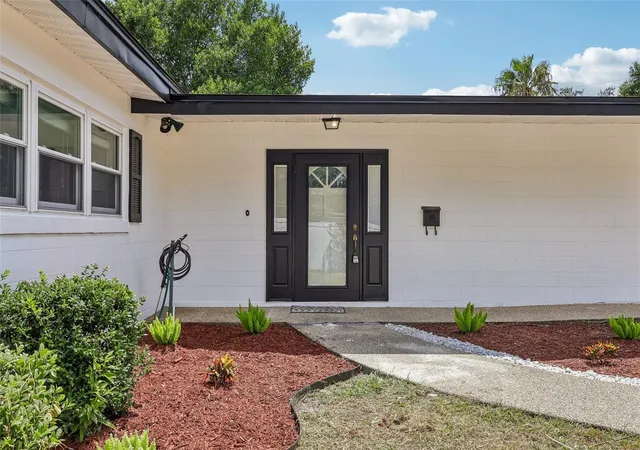Photo 3 of Single family home for sale at 4001 Timber Trl, Orlando, FL 32808 | MLS# O6437063 | Listing updated on 2026-08-28