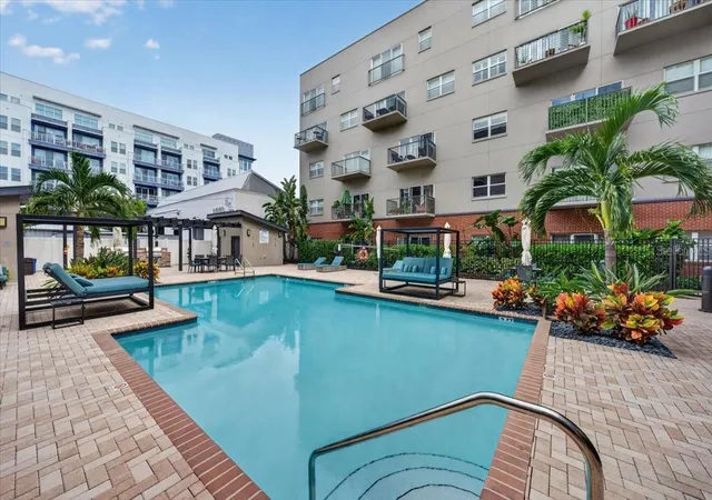 Photo 4 of Condo for sale at 1010 Central Ave #412, St Petersburg, FL 33705 | MLS# TB8543070 | Listing updated on 2026-08-30