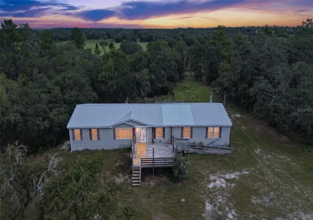 Photo 2 of Manufactured home for sale at 13291 Se 101st Pl, Dunnellon, FL 34431 | MLS# OM731208 | Listing updated on 2026-08-30