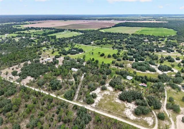 Photo 3 of Manufactured home for sale at 13291 Se 101St Pl, Dunnellon, FL 34431 | MLS# OM731208 | Listing updated on 2026-08-30