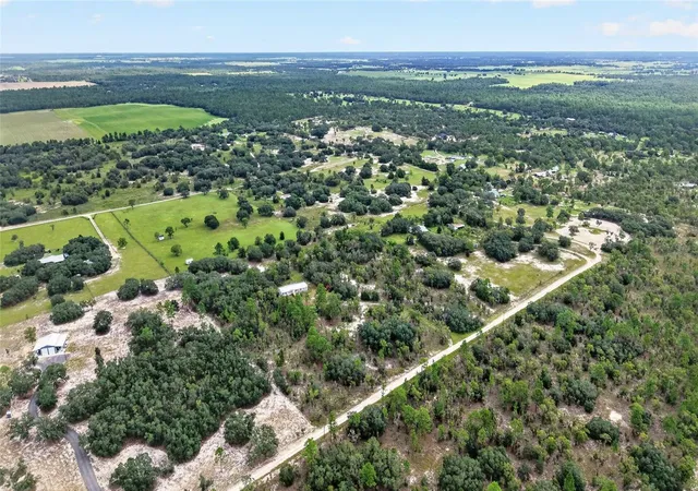 Photo 4 of Manufactured home for sale at 13291 Se 101St Pl, Dunnellon, FL 34431 | MLS# OM731208 | Listing updated on 2026-08-30