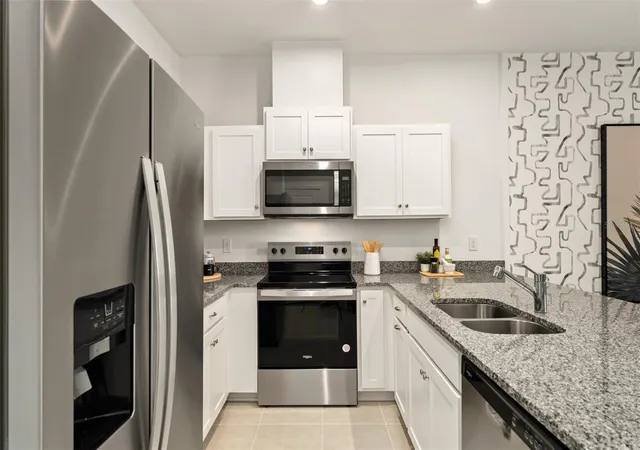 Photo 4 of Townhouse for sale at 5104 Greenshade Grove Ave, Apopka, FL 32712 | MLS# O6437072 | Listing updated on 2026-09-21