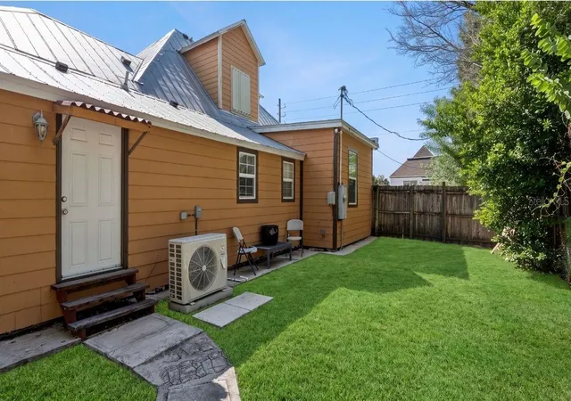 Photo 3 of Single family home for sale at 1024 Vermont Ave, Saint Cloud, FL 34769 | MLS# O6437083 | Listing updated on 2026-09-16