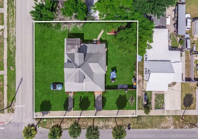 Photo 3 of Single family home for sale at 1024 Vermont Ave, Saint Cloud, FL 34769 | MLS# O6437083 | Listing updated on 2026-09-16