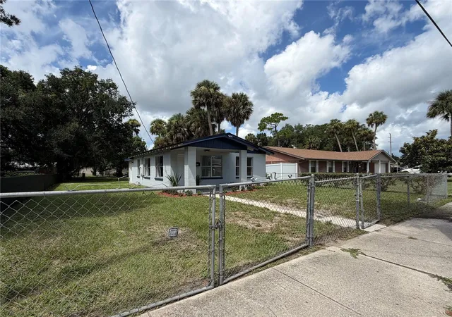 Photo 2 of Single family home for sale at 234 N Adams St, Daytona Beach, FL 32114 | MLS# V4950947 | Listing updated on 2026-10-09