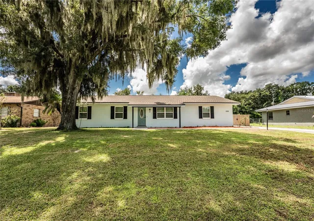 Photo 2 of Sale Pending at 2250 Maple Hl Dr, Lakeland, FL 33811 | MLS# L4964625 | Listing updated on 2026-09-15