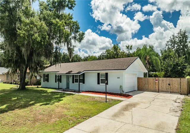 Photo 2 of Sale Pending at 2250 Maple Hl Dr, Lakeland, FL 33811 | MLS# L4964625 | Listing updated on 2026-09-15