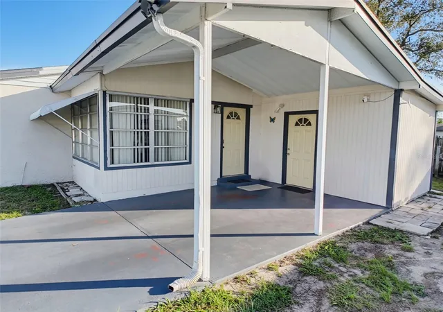 Photo 4 of Single family home for sale at 439 Briarwood Ln, Spring Hill, FL 34606 | MLS# TB8543114 | Listing updated on 2026-08-30