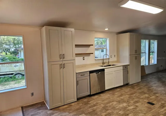 Photo 2 of Manufactured home for sale at 3050 Cr 418, Lake Panasoffkee, FL 33538 | MLS# O6437108 | Listing updated on 2026-09-23