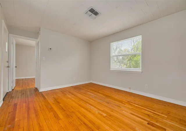 Photo 4 of Single family home for sale at 301 24Th Ave N, St Petersburg, FL 33704 | MLS# TB8543127 | Listing updated on 2026-08-28