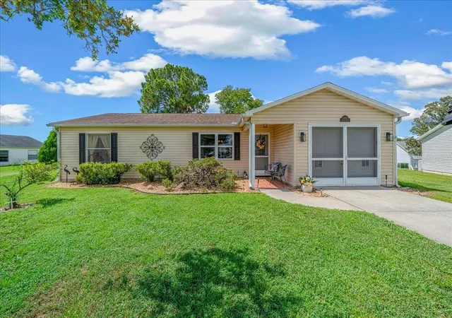 Photo 1 of Single family home for sale at 1410 Sanchez Ct, Lady Lake, FL 32159 | MLS# G5117051 | Listing updated on 2026-09-24