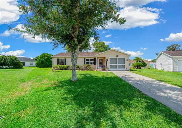 Photo 3 of Single family home for sale at 1410 Sanchez Ct, Lady Lake, FL 32159 | MLS# G5117051 | Listing updated on 2026-09-24