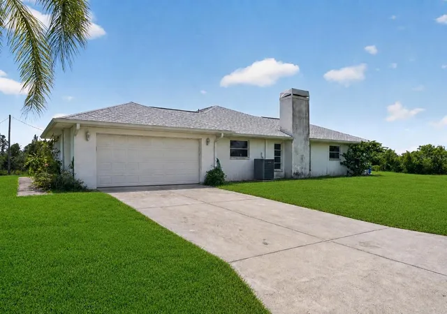 Photo 3 of Townhouse for sale at 5300 Cypress Grove, Punta Gorda, FL 33982 | MLS# K4903741 | Listing updated on 2026-10-08