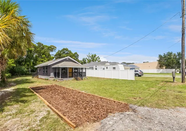Photo 1 of Single family home for sale at 512 Bennett St, Auburndale, FL 33823 | MLS# O6437130 | Listing updated on 2026-10-03