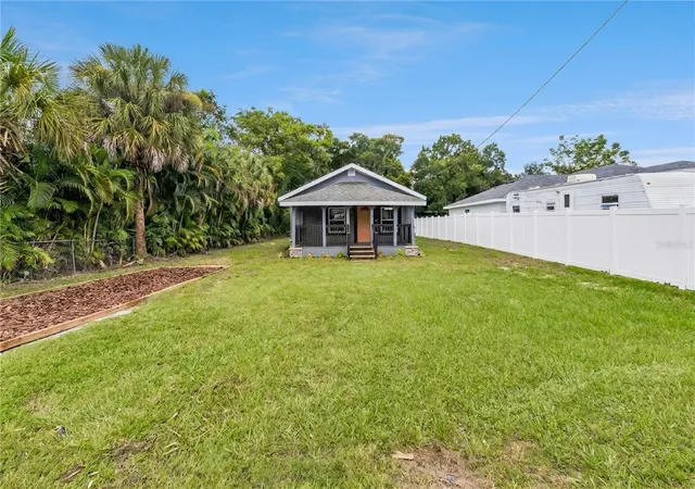 Photo 2 of Single family home for sale at 512 Bennett St, Auburndale, FL 33823 | MLS# O6437130 | Listing updated on 2026-10-03