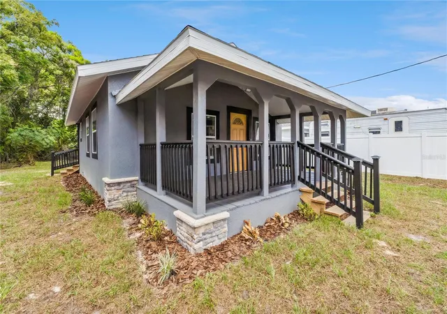 Photo 3 of Single family home for sale at 512 Bennett St, Auburndale, FL 33823 | MLS# O6437130 | Listing updated on 2026-10-03