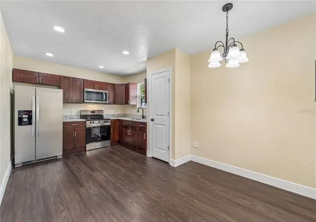 Photo 4 of Single family home for sale at 512 Bennett St, Auburndale, FL 33823 | MLS# O6437130 | Listing updated on 2026-10-03