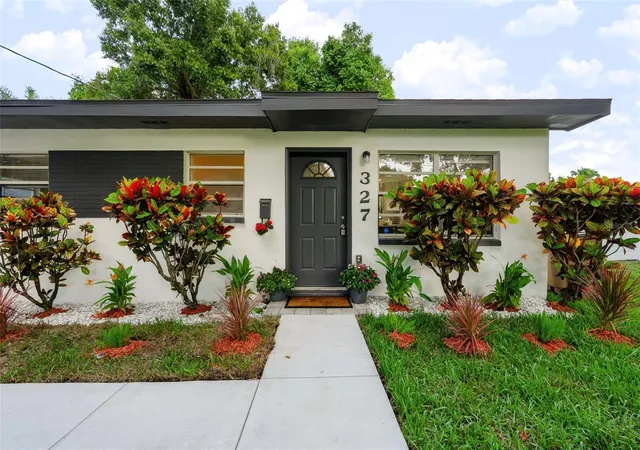Photo 1 of Single family home for sale at 327 Barbara Cir, Belleair, FL 33756 | MLS# S5156453 | Listing updated on 2026-10-20