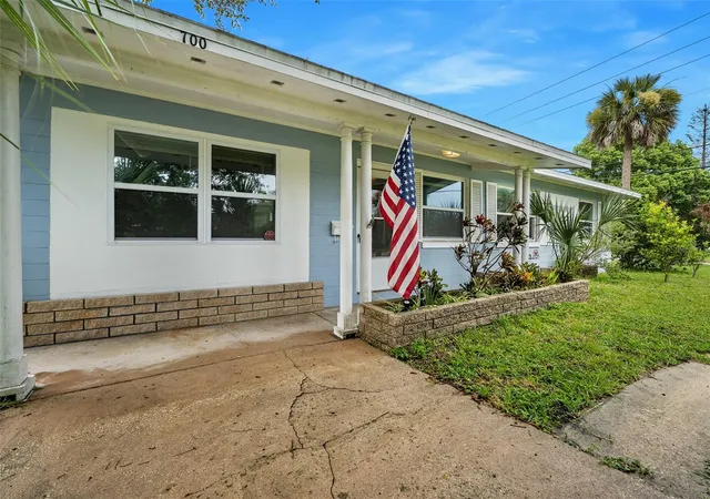 Photo 2 of Single family home for sale at 700 Katherine St, South Daytona, FL 32119 | MLS# FC321029 | Listing updated on 2026-10-07
