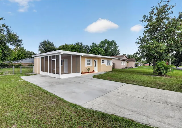 Photo 2 of Single family home for sale at 208 Palmyra Dr, Orlando, FL 32807 | MLS# O6437148 | Listing updated on 2026-10-06