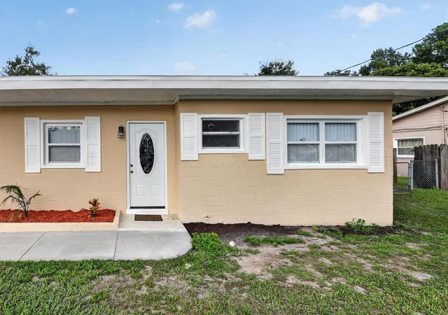 Photo 3 of Single family home for sale at 208 Palmyra Dr, Orlando, FL 32807 | MLS# O6437148 | Listing updated on 2026-10-06