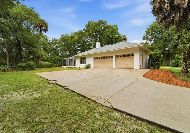 Photo 3 of Single family home for sale at 1830 Glenwood Oaks Ln, Deland, FL 32720 | MLS# V4950955 | Listing updated on 2026-09-21