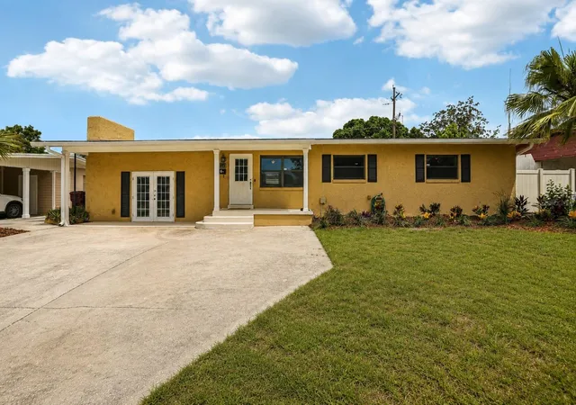 Photo 1 of Single family home for sale at 3707 Pelican Ln, Orlando, FL 32803 | MLS# O6437184 | Listing updated on 2026-09-16
