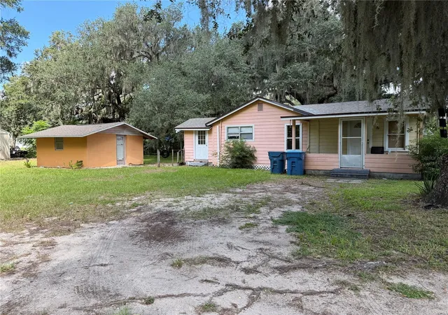 Photo 2 of Single family home for sale at 815 N Orange Ave, Fort Meade, FL 33841 | MLS# L4964632 | Listing updated on 2026-08-29