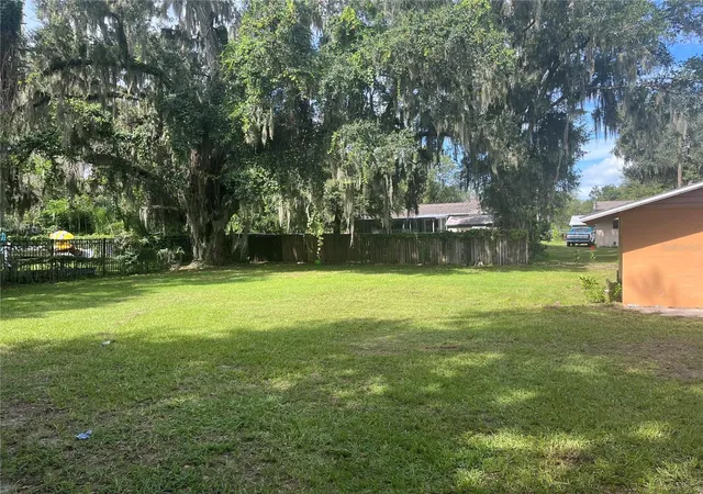 Photo 3 of Single family home for sale at 815 N Orange Ave, Fort Meade, FL 33841 | MLS# L4964632 | Listing updated on 2026-08-29