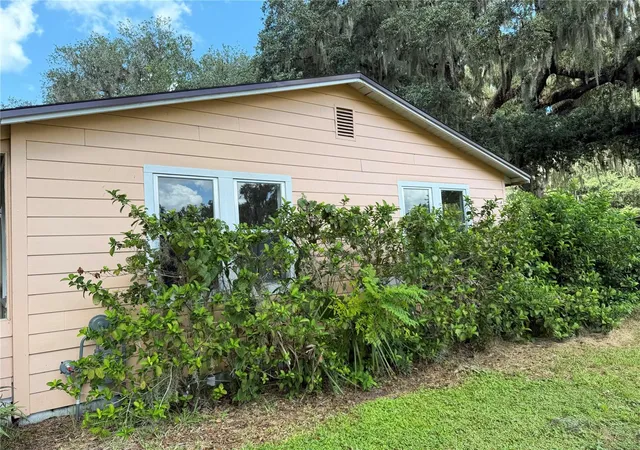 Photo 4 of Single family home for sale at 815 N Orange Ave, Fort Meade, FL 33841 | MLS# L4964632 | Listing updated on 2026-08-29